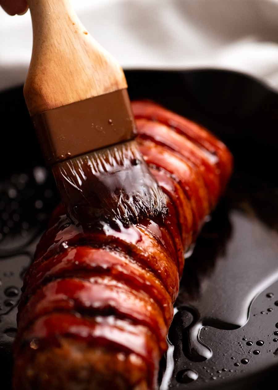 Easy Bacon-Wrapped Pork Tenderloin: Juicy & Flavorful Dinner